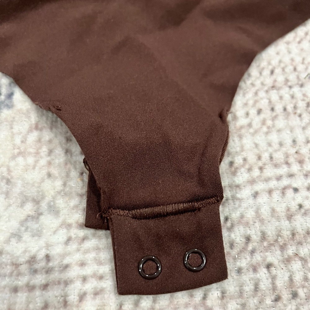 SKIMS faux leather scoop neck body suit- cocoa - Picture 5 of 7